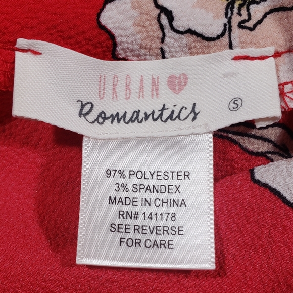 Urban Romantics Red Floral Bell Sleeve Top Blouse Size Small - Picture 4 of 9